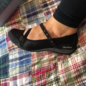 Black Sketchers Active women’s shoes w rhinestones